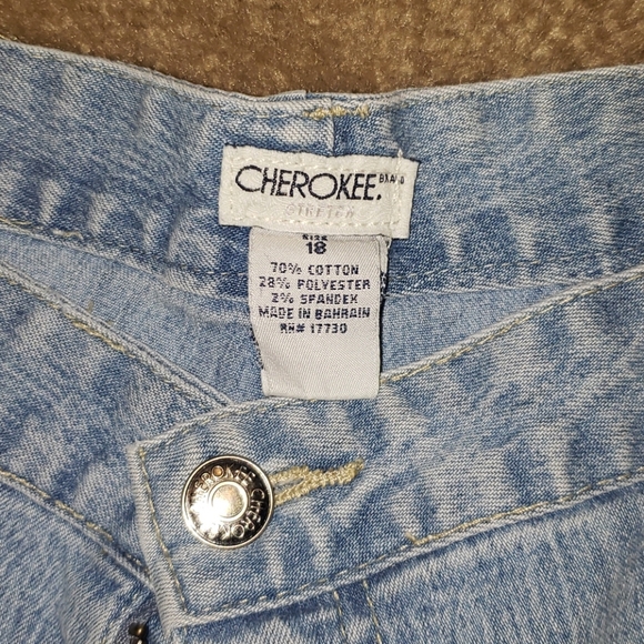 Cherokee Jean Shorts - Picture 2 of 3
